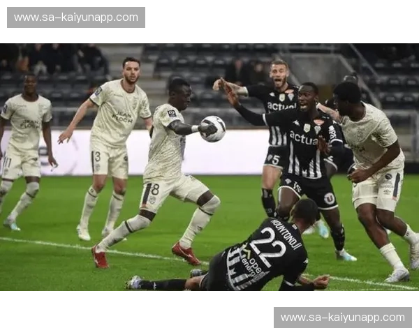 法甲江湖的“冰与火之歌”：蒙彼利埃vs洛里昂，不仅是三分的博弈