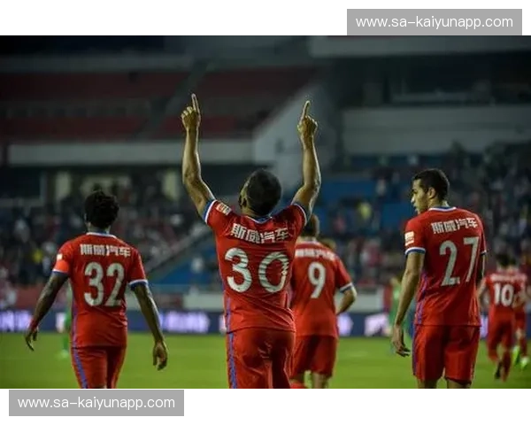 绿茵场的风云变幻：重温力帆与权健的恩怨情仇